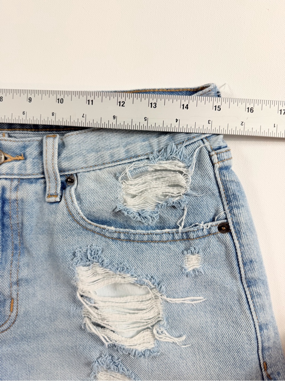 Abercrombie & Fitch Mid Rise Boyfriend Shorts 28 Distressed Cutoff Denim Y2K - Picture 4 of 7
